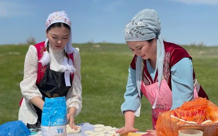 ЖАМБЫЛ АУДАНЫ: КЕЛІНДЕР СИЫР САУЫП, ҚАМЫР ИЛЕДІ