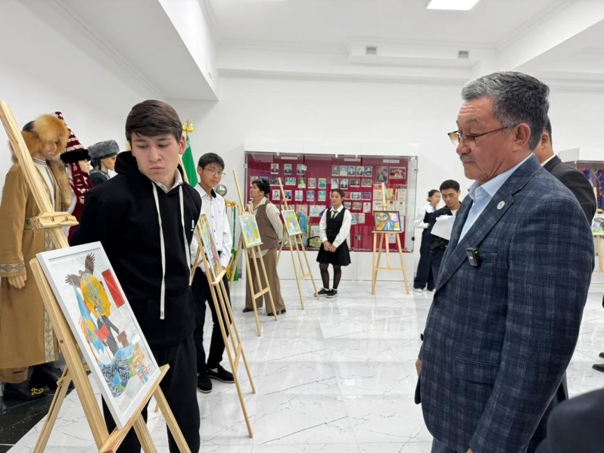 ЖАМБЫЛ ЖАСТАРЫ ЕЛ РӘМІЗДЕРІНЕ АРНАЛҒАН КӨРКЕМ ТУЫНДЫЛАРЫН ҰСЫНДЫ