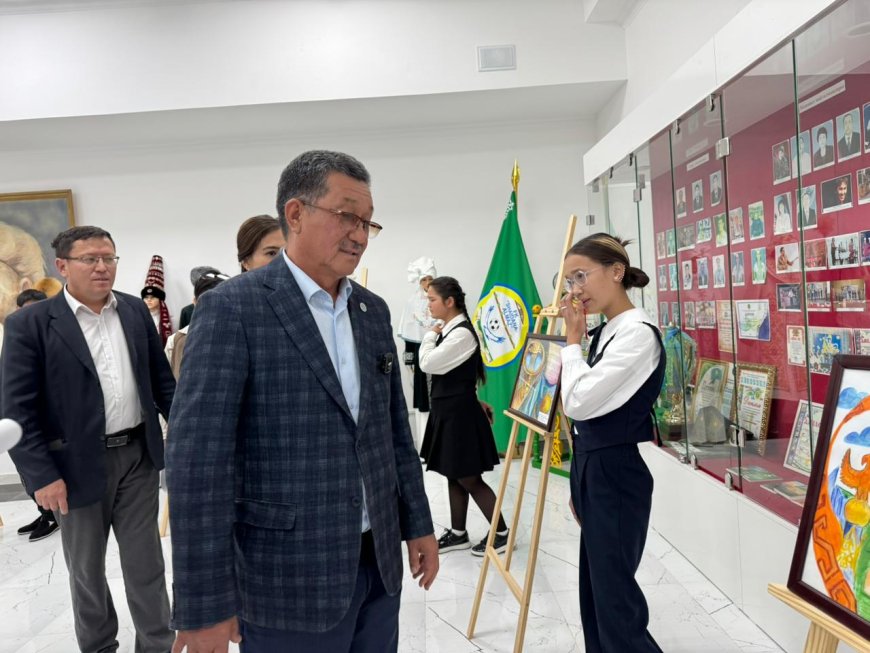 ЖАМБЫЛ ЖАСТАРЫ ЕЛ РӘМІЗДЕРІНЕ АРНАЛҒАН КӨРКЕМ ТУЫНДЫЛАРЫН ҰСЫНДЫ