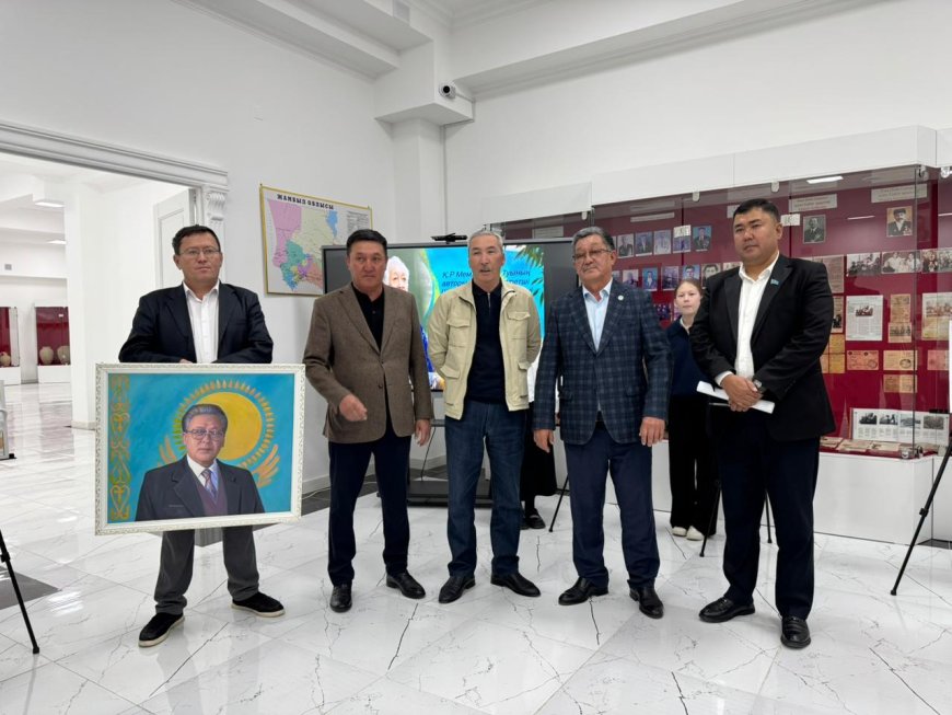 ЖАМБЫЛ ЖАСТАРЫ ЕЛ РӘМІЗДЕРІНЕ АРНАЛҒАН КӨРКЕМ ТУЫНДЫЛАРЫН ҰСЫНДЫ