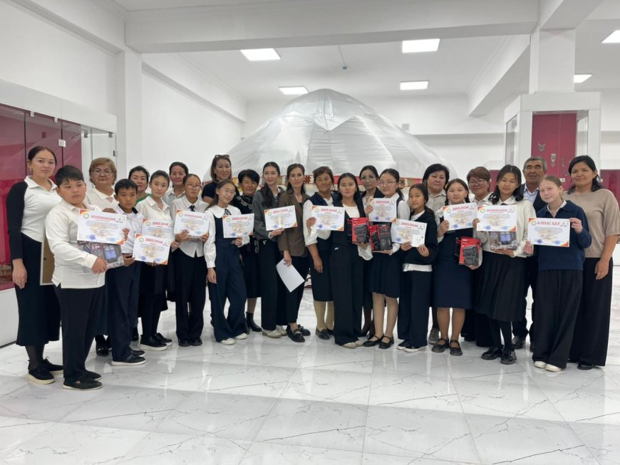 ЖАМБЫЛ ЖАСТАРЫ ЕЛ РӘМІЗДЕРІНЕ АРНАЛҒАН КӨРКЕМ ТУЫНДЫЛАРЫН ҰСЫНДЫ