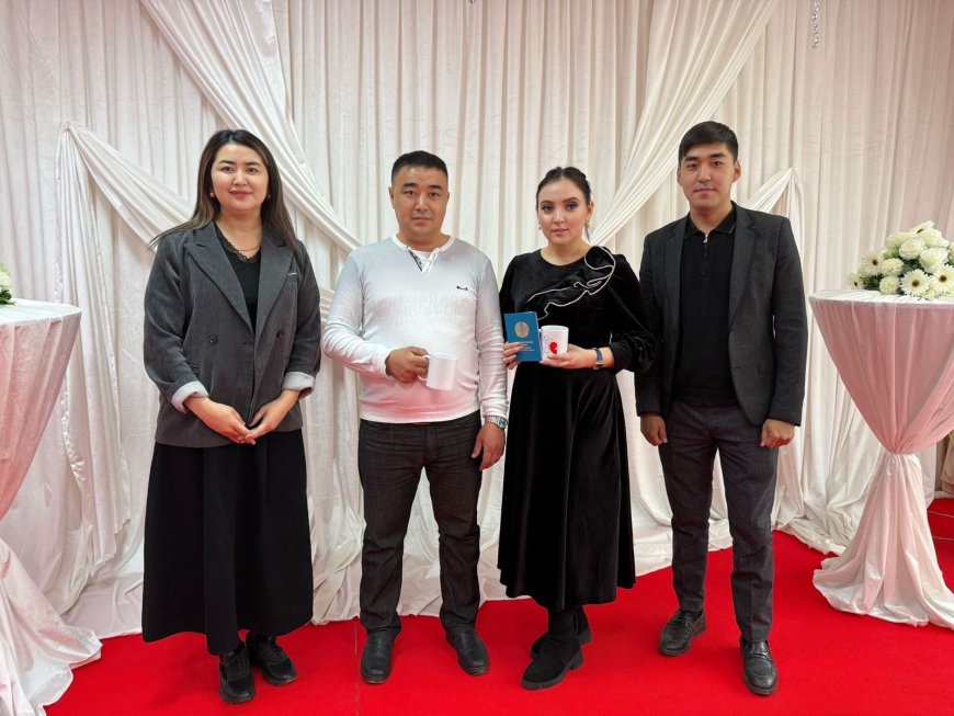 Жас жұбайларға неке куәлігі салтанатты түрде табысталды