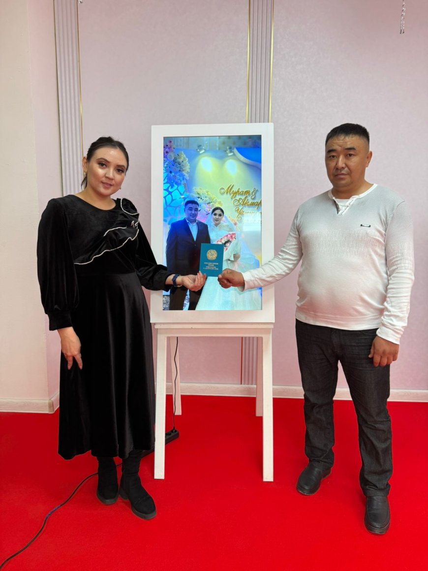 Жас жұбайларға неке куәлігі салтанатты түрде табысталды