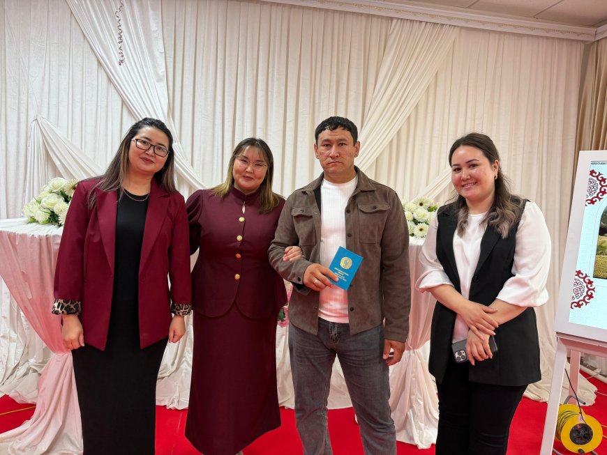 15 сәуір – Қозы Көрпеш пен Баян Сұлу махаббат күнімен тұспа-тұс келген ерекше сәтте жас жұбайларға салтанатты түрде неке куәліктері табысталды.