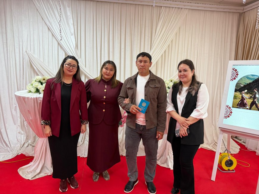 15 сәуір – Қозы Көрпеш пен Баян Сұлу махаббат күнімен тұспа-тұс келген ерекше сәтте жас жұбайларға салтанатты түрде неке куәліктері табысталды.