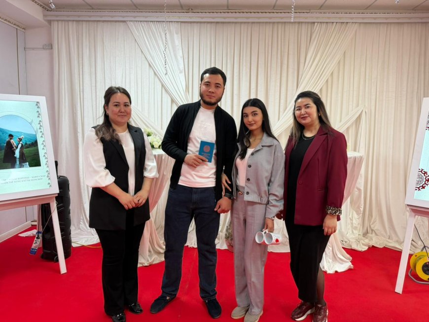 Неке куәлігін кезекті жас жұбайларға салтанатты түрде табысталды