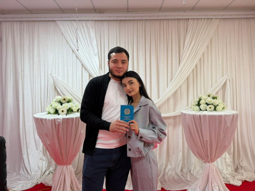 Неке куәлігін кезекті жас жұбайларға салтанатты түрде табысталды